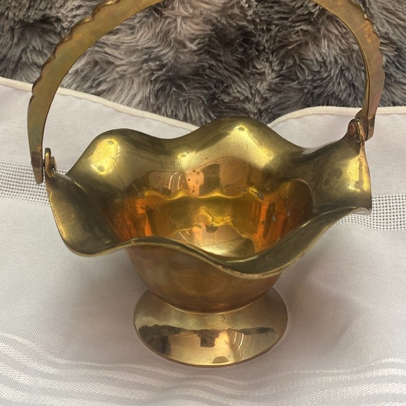 Vintage Brass Handle Basket - Picture 10 of 16